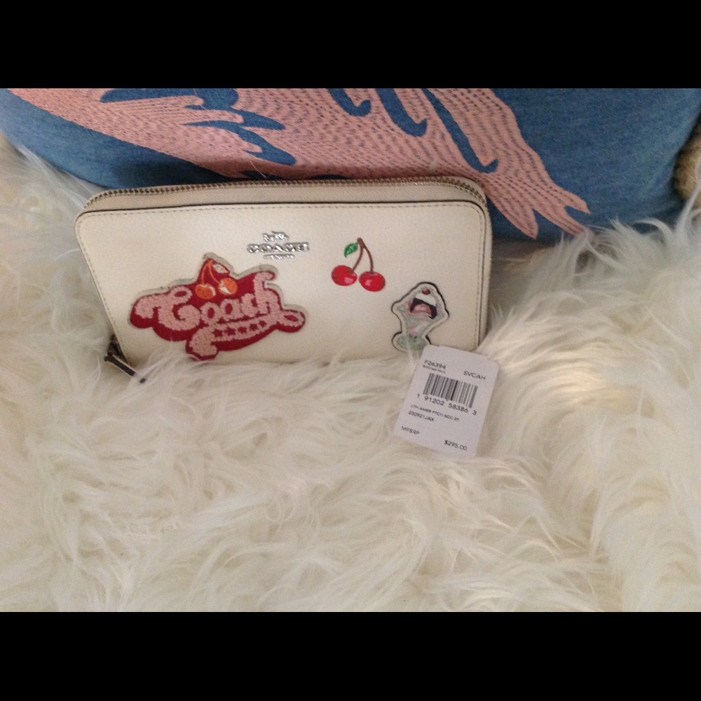 Coach SOLD 😊American pitch chalk zip wallet SOLD